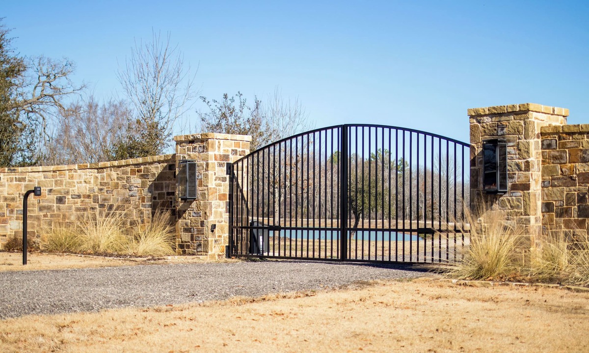 Edom House | Luxury Barndominium Retreat- near Canton, Private!