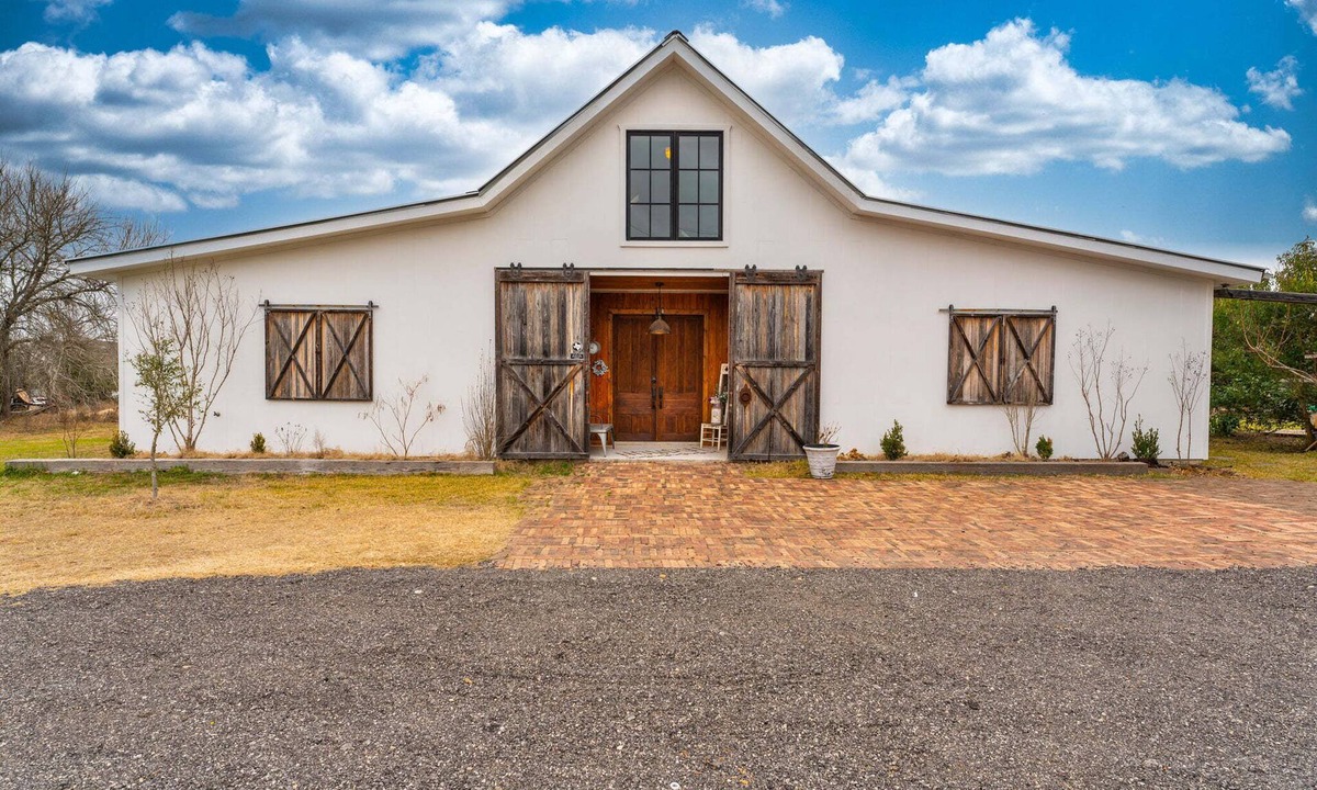 Kyle Cabin | Luxury Barnhouse with 🔥HEATED🔥 Pool