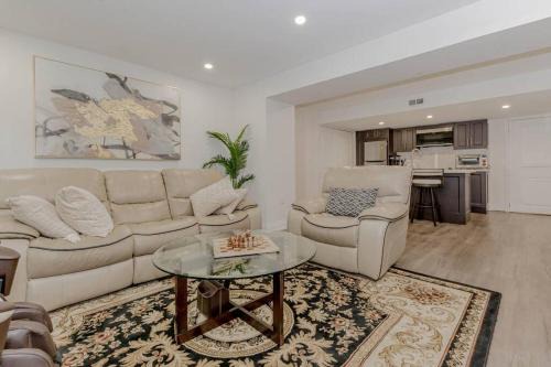 Oakville Apartment | Luxury Basement Apartment in Oakville Monthly stays only