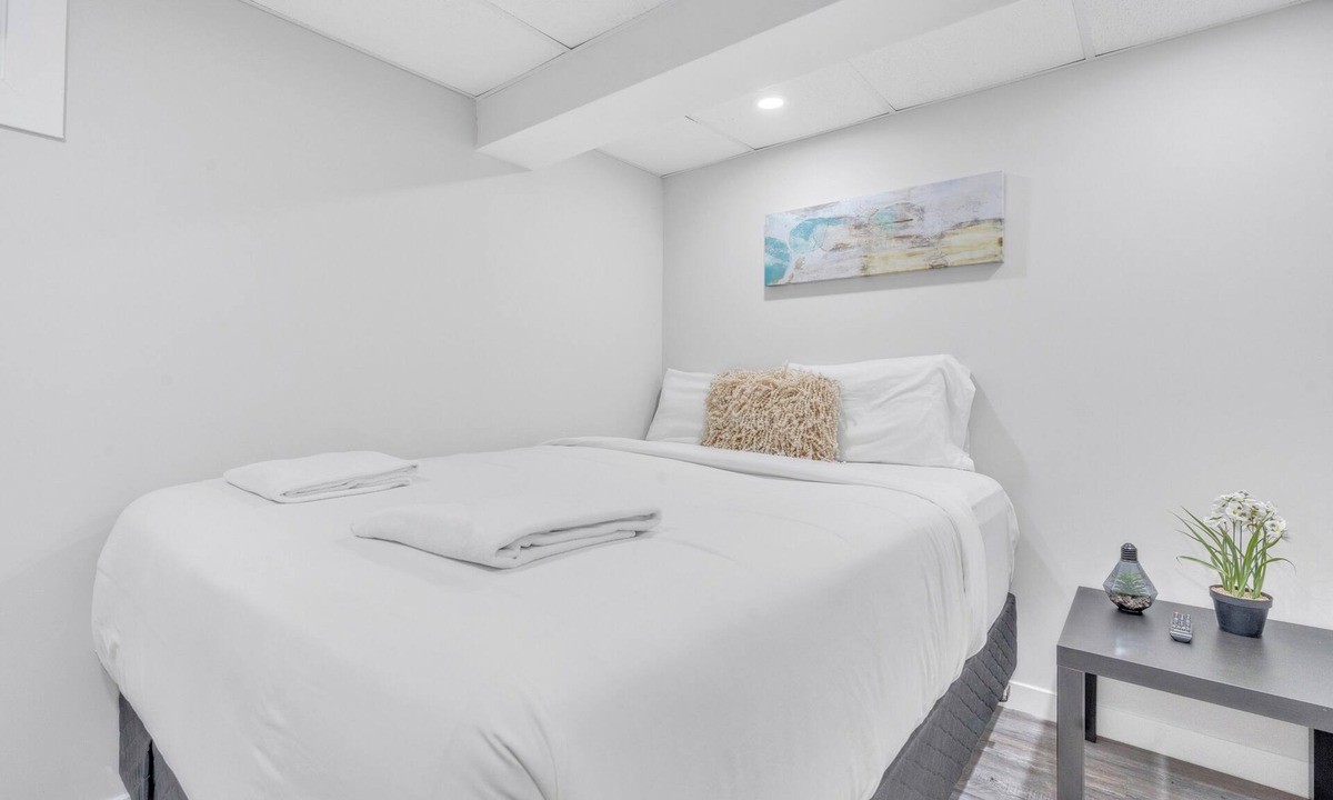 St. James House | Luxury Basement Suite in Top Prime Location