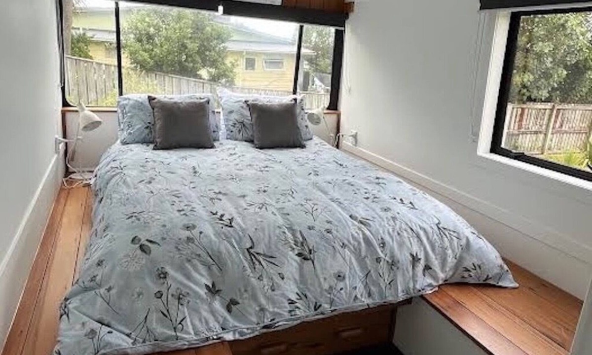 Castlecliff House | Luxury Beach Bus