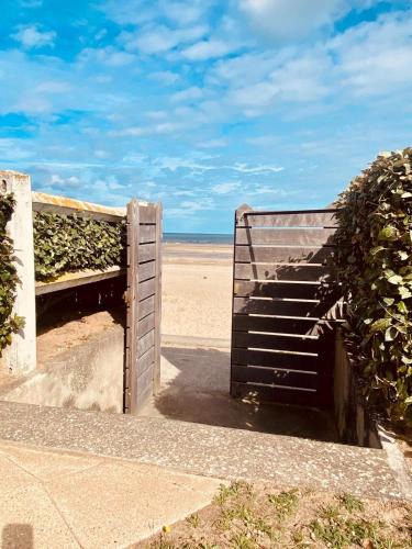 Benerville-sur-Mer Apartment | Luxury Beach house Amazing Sea View & Piscine