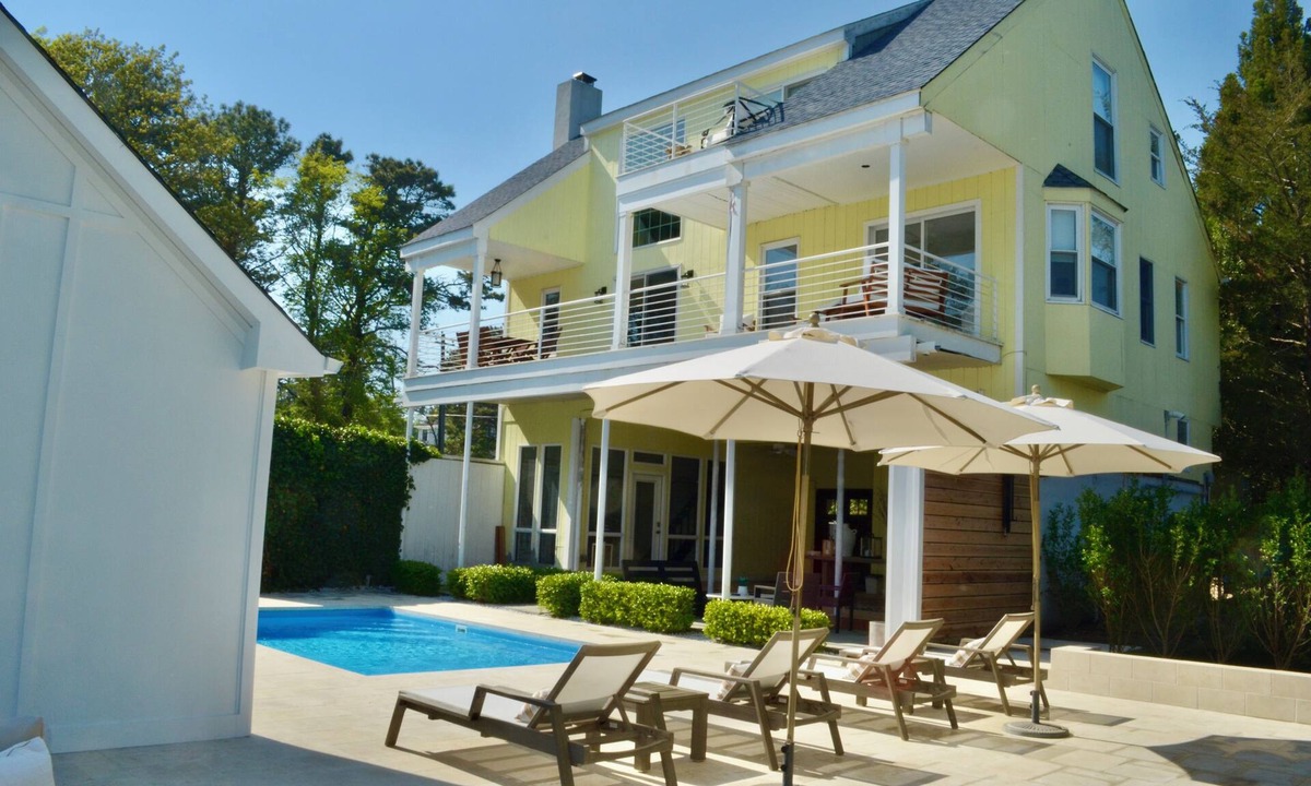 Shinnecock Hills House | Luxury beach home stay steps to US Open Golf!