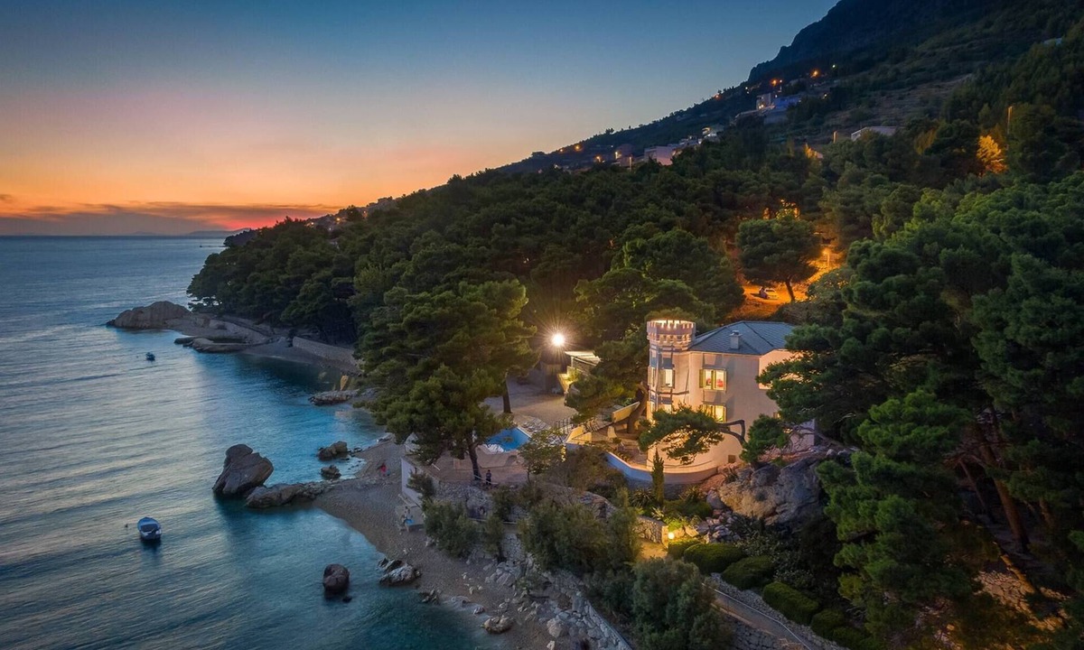 Ruskamen Villa | Luxury Beachfront Villa Sea Palace Omis with Pool
