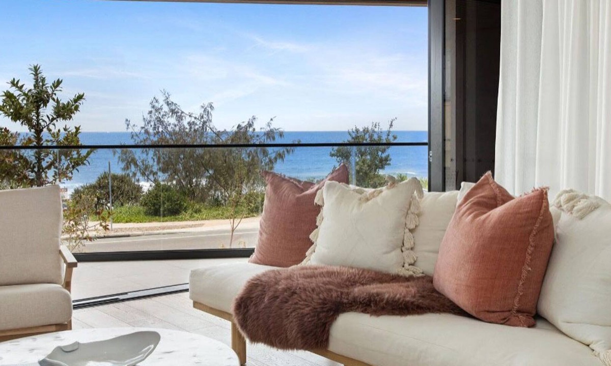 Sunshine Coast Apartment | Luxury beachfront 3 bedroom apartment @ Coolum First Bay