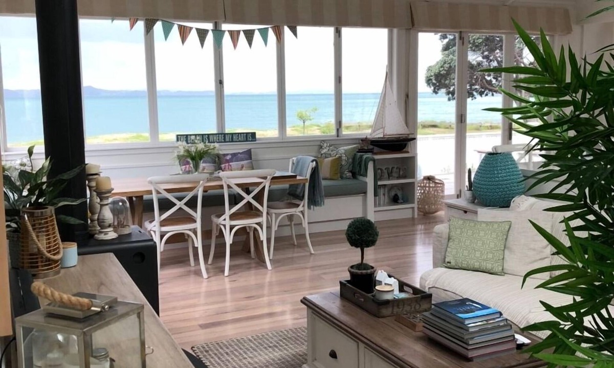 Manly House | Luxury Beachfront Bach.