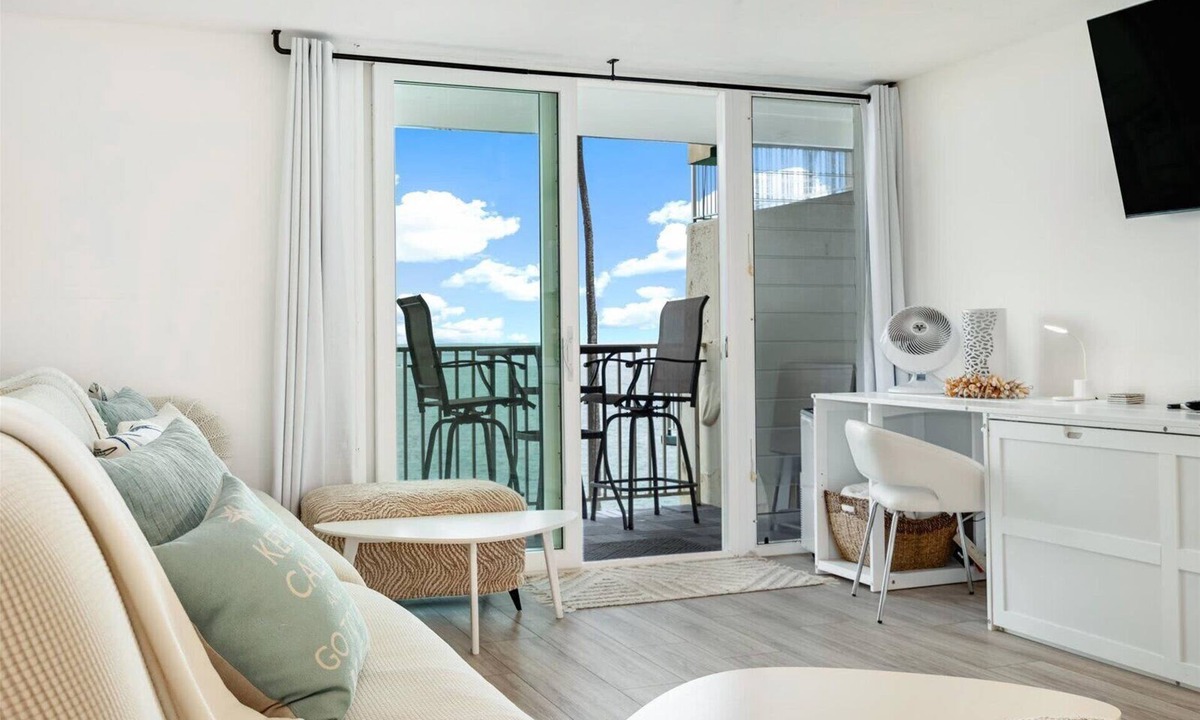 Punaluu Condo | Luxury Beachfront Condo