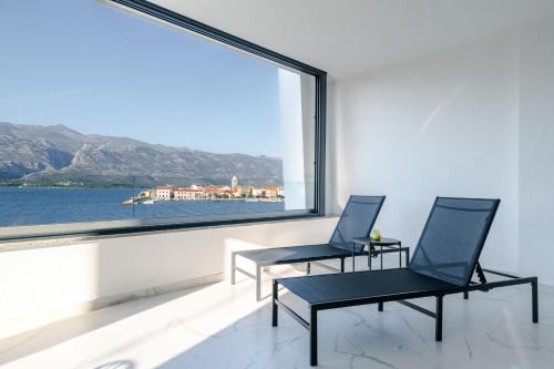 Vinjerac Apartment | Luxury beachfront penthouse apartment with whirlpool and spacious rooftop terrace, Vinjerac