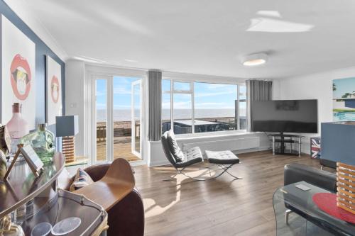 Pevensey House | Luxury Beachfront The Cozy Clam