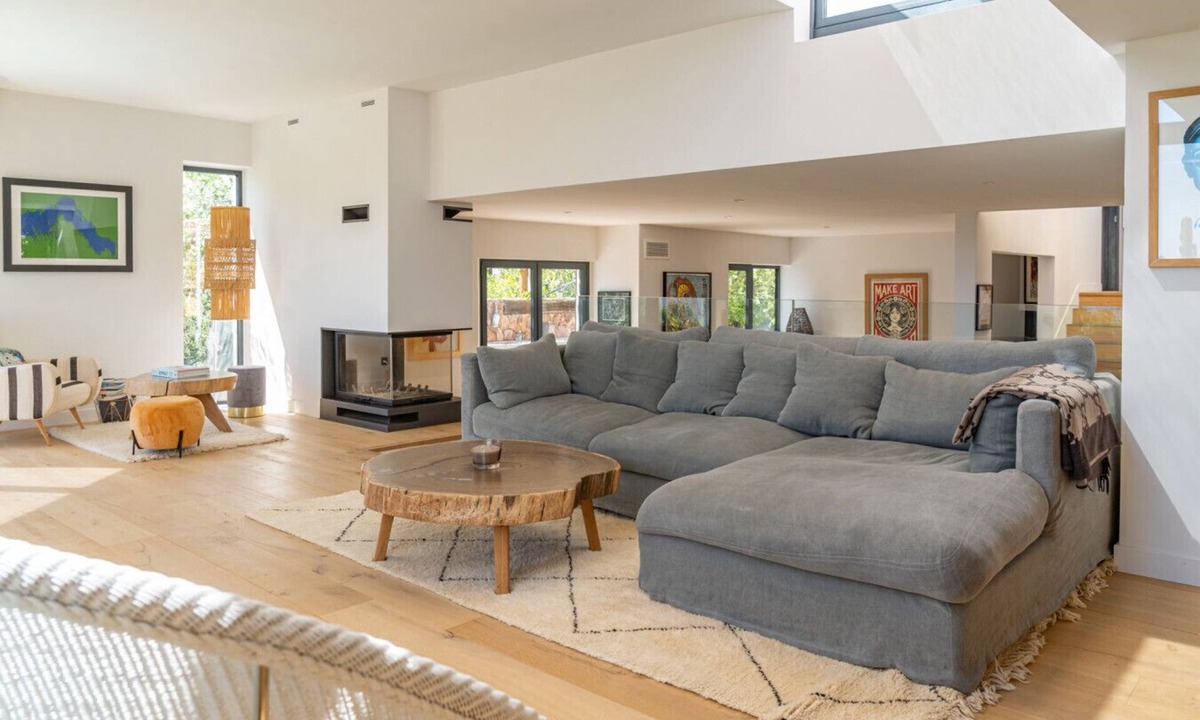 Sete Villa | Luxury beachfront villa with heated pool and sea views in Sète