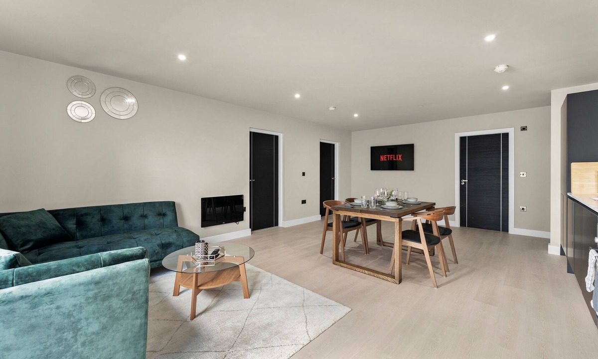 Sheldon Apartment | Luxury Birmingham Apartment - Parking