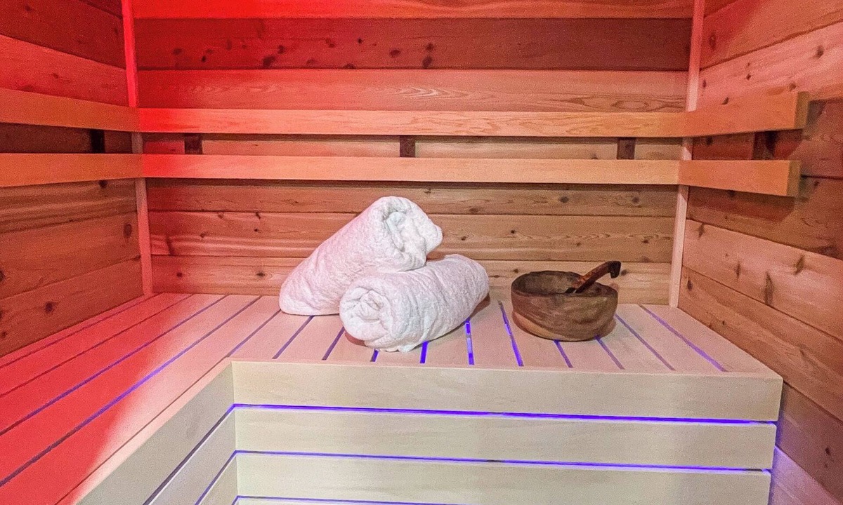 Town of Veteran Apartment | Luxury Bungalow w/Private SAUNA.A beautiful spot to unwind, surrounded by nature