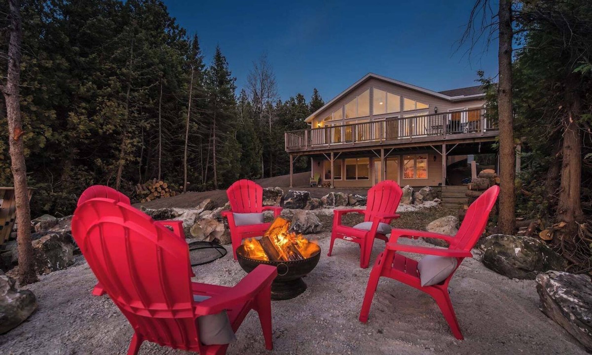 Lion's Head Cottage | Luxury Lakefront Retreat - 'The Aida' | Serene and Chic