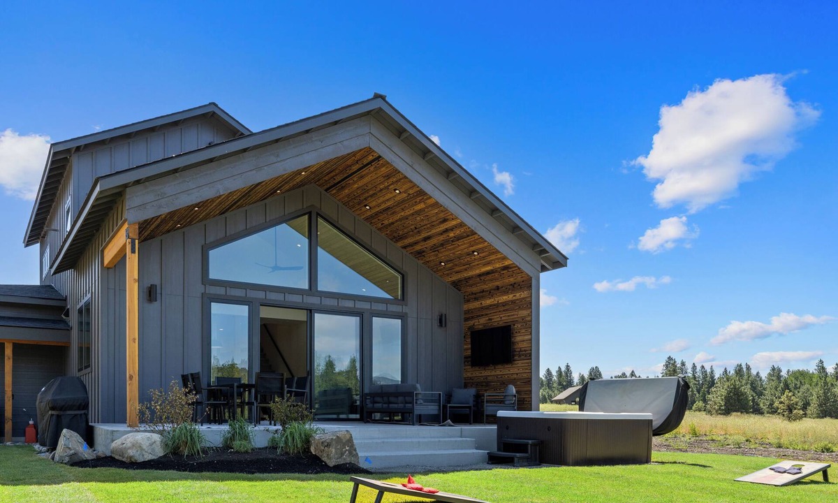 Ronald House | Luxury Cabin by Roslyn Ridge