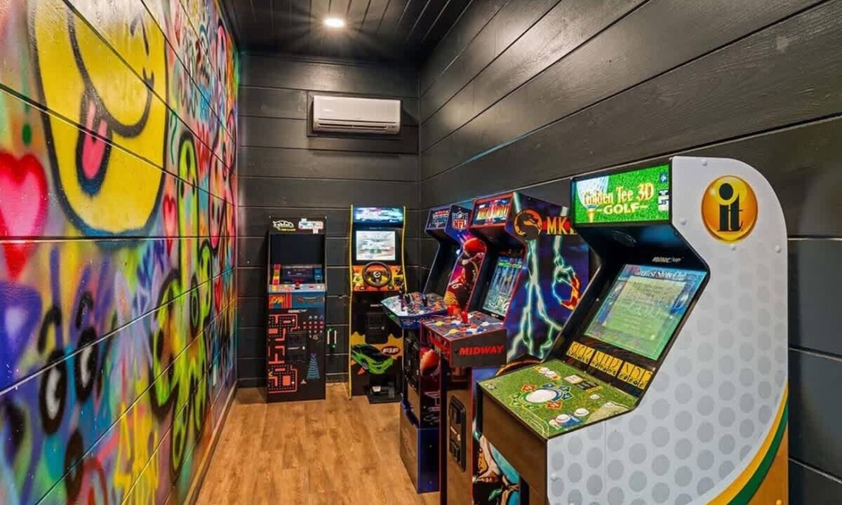 Sevierville Cabin | Luxury Cabin Indoor Pool Arcade Views