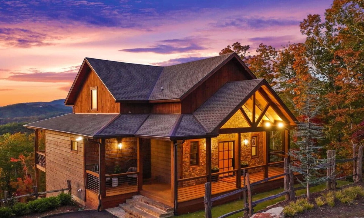 Ridgeline Vistas Cabin | Luxury Cabin - Mountain Views, Pool Table, Hot Tub