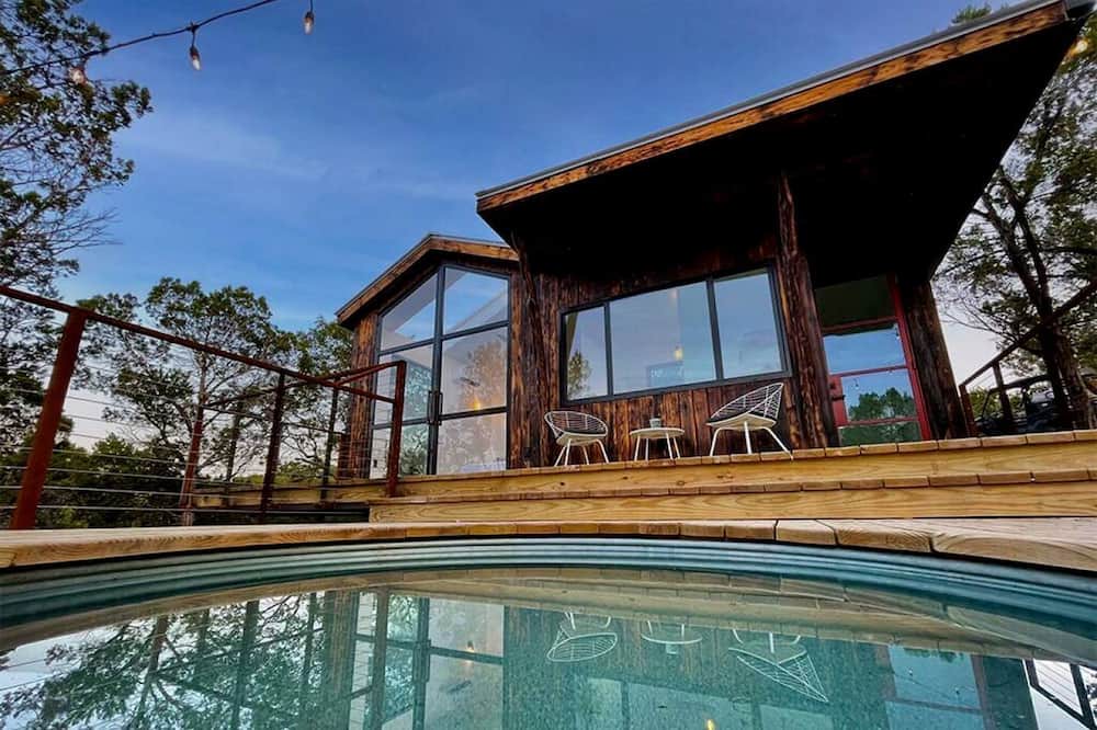 Oatmeal House | Luxury Cabin Rentals in Texas, Perfect for Glamping near Austin