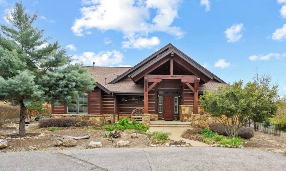 Jonestown House | Luxury Cabin style home on Lake Travis' Northshore