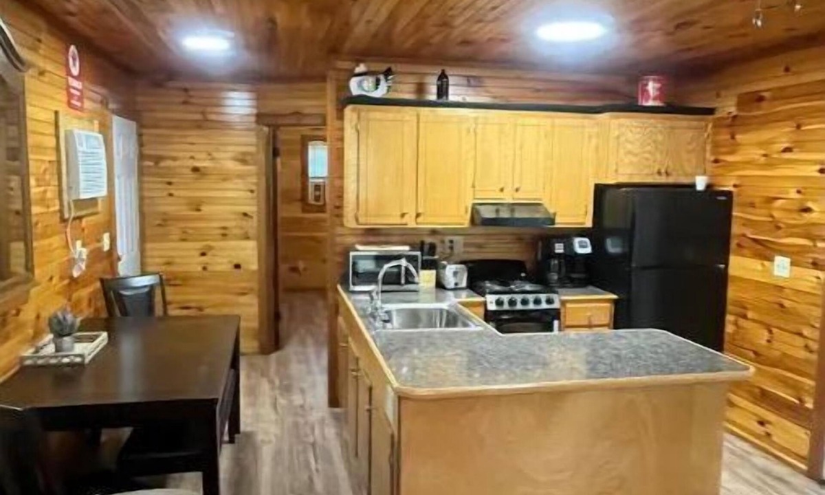 Perkinston Cabin | Luxury Cabin