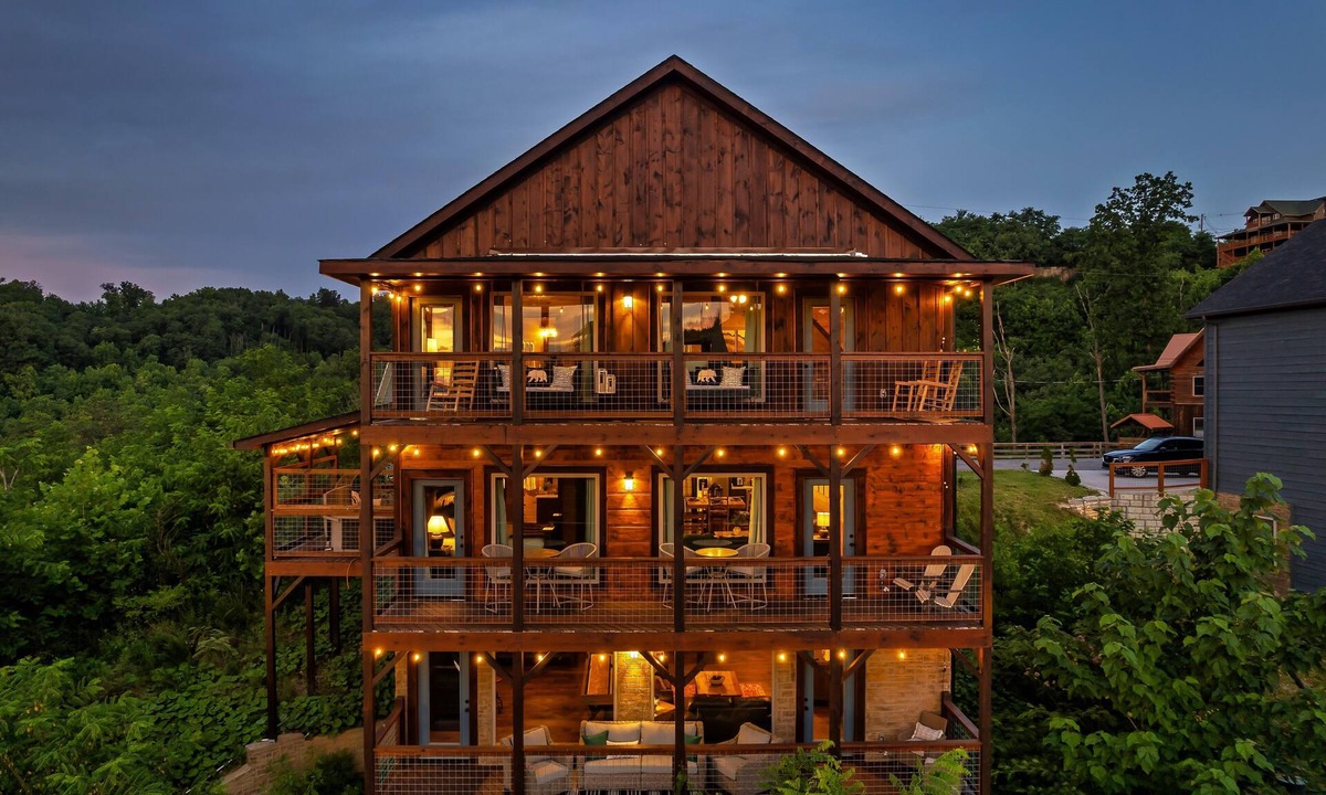 Chalet Village North Cabin | Luxury Cabin w/View! 3 Pools, Pickleball, Game Rm, Hot Tub!