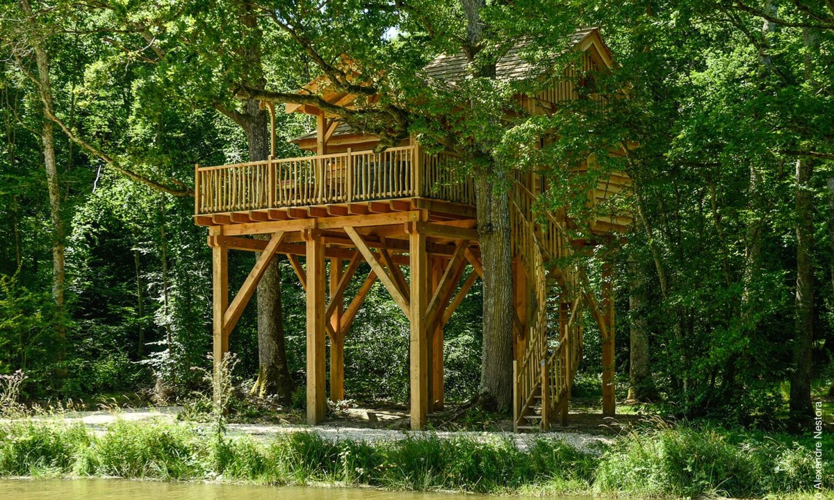 La Bussiere Cottage | LUXURY CABIN WITH SPA IN TREES