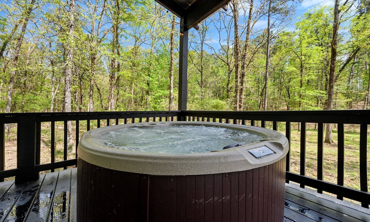Hochatown Cabin | Luxury Camper- Off campsite- private deck w/Hot Tub