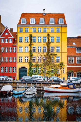 Christianshavn Apartment | Luxury Canal-Front Apartment by Renowned Interior Designer