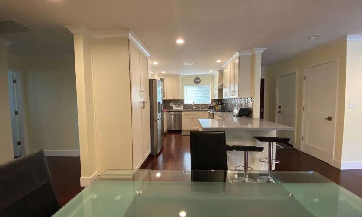 Campbell House | Luxury Carbon Neutral 4-Suite Home w/Pool, Laundry