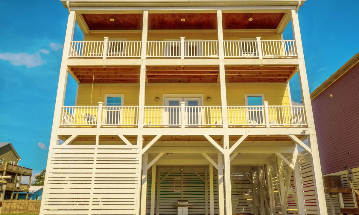 North Carolina Coast House | Luxury Carolina Beach Home- NEW HOUSE- sleeps 6
