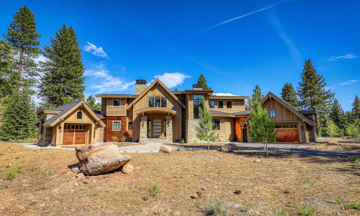 Ponderosa Palisades House | Luxury Carson Range Chateau | Private Hot Tub, Golf & Club Amenities