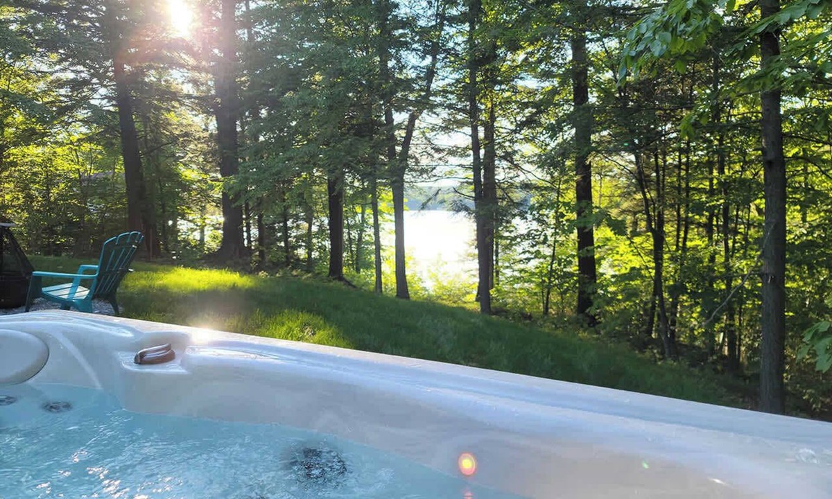 Austin Ski Chalet | Luxury Chalet Austin: Hot Tub, Lake & Mountain View