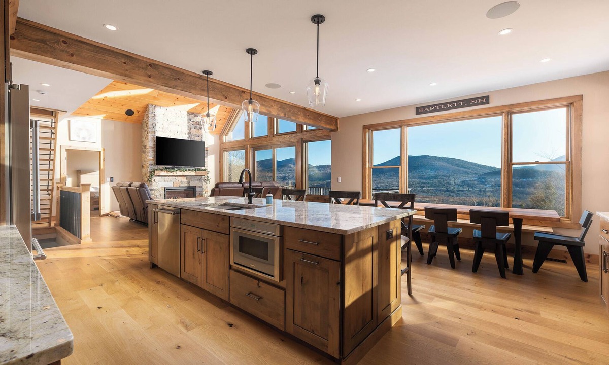 Bartlett House | Luxury Chalet, Big Mountain Views, Hot Tub, fitness room, Chef Kitchen, Fire Pit