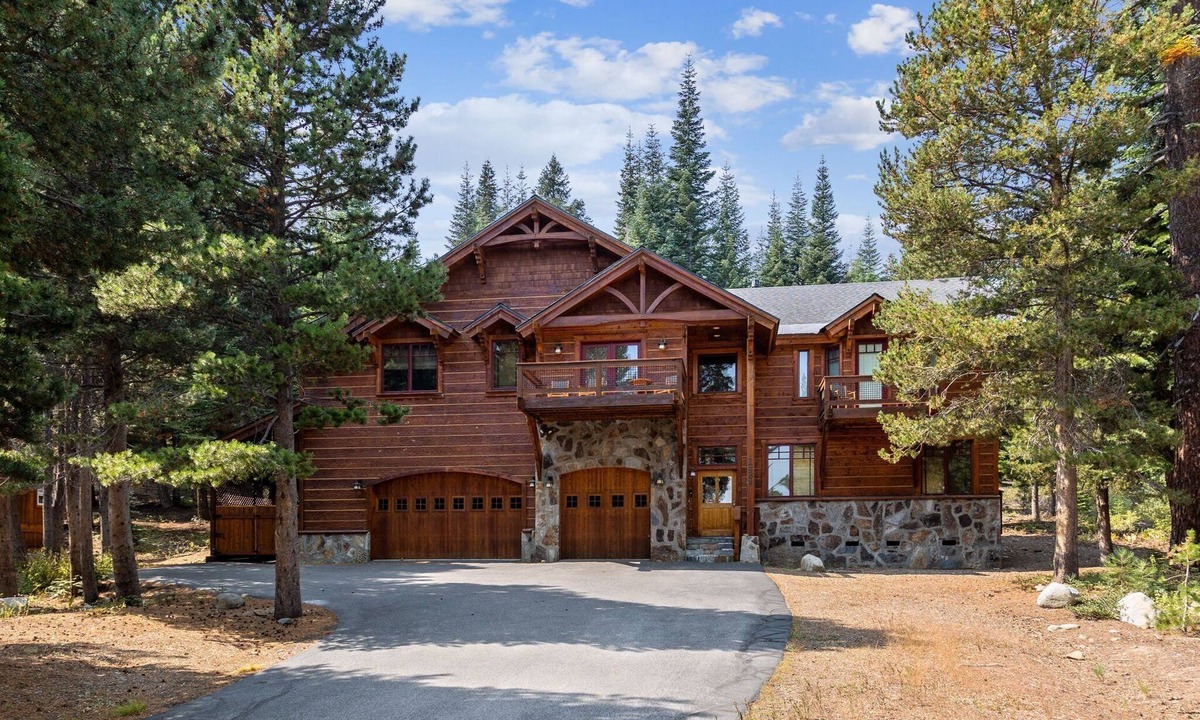 Truckee House | Luxury Chalet with Hot Tub in Private Setting - Tahoe Donner