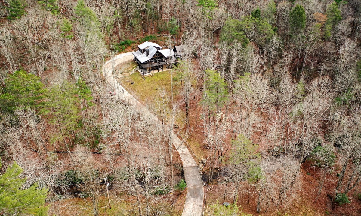 Cherry Log Ski Chalet | Luxury chalet with pool