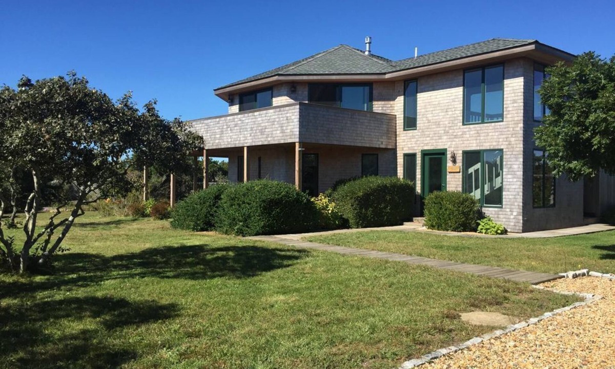 Edgartown House | Luxury Chappaquiddick Getaway with Oceanviews