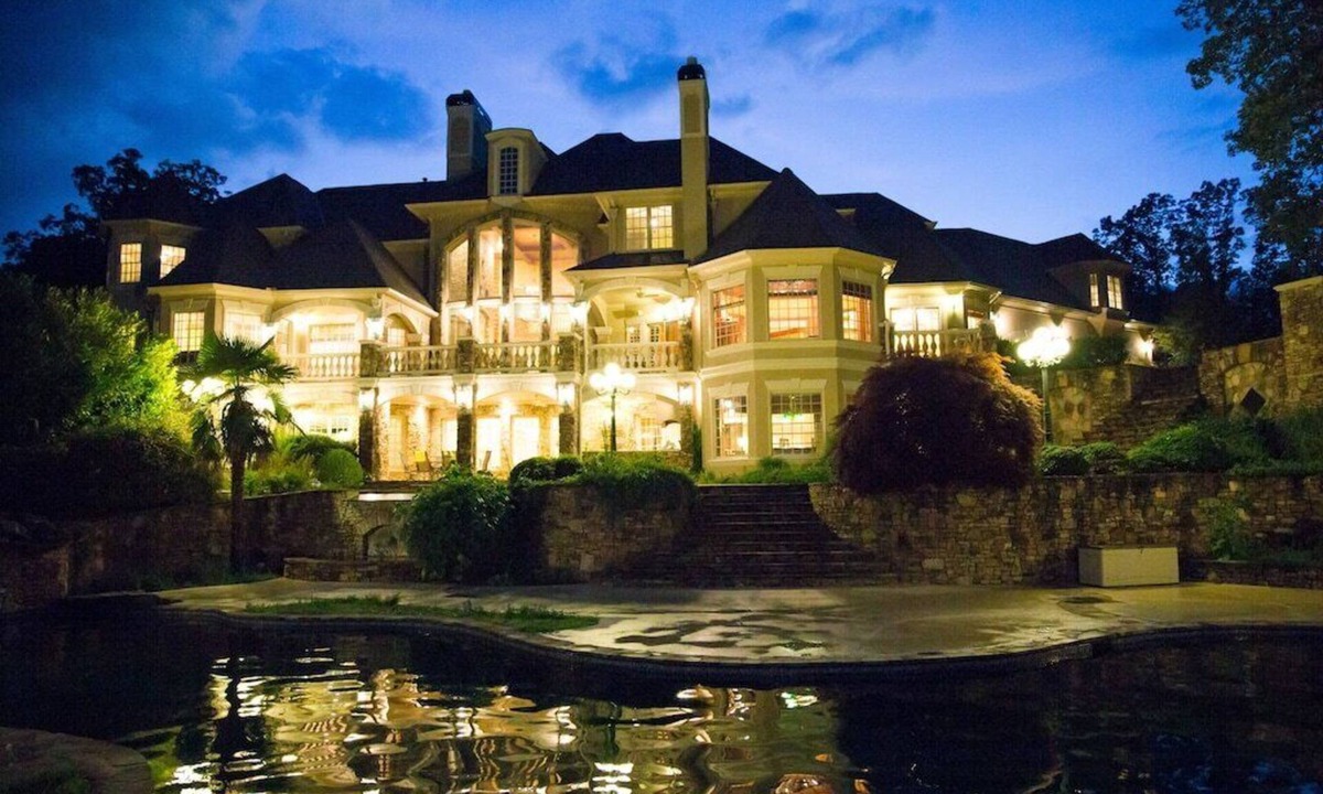 Gainesville House | Luxury Chateau With Soaring Views Over Lake Lanier