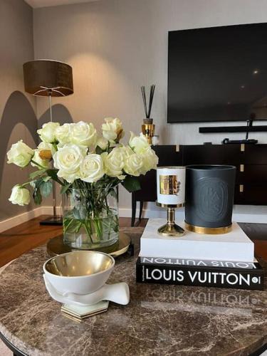 Chelsea Harbour Apartment | Luxury Chelsea Waterfront View