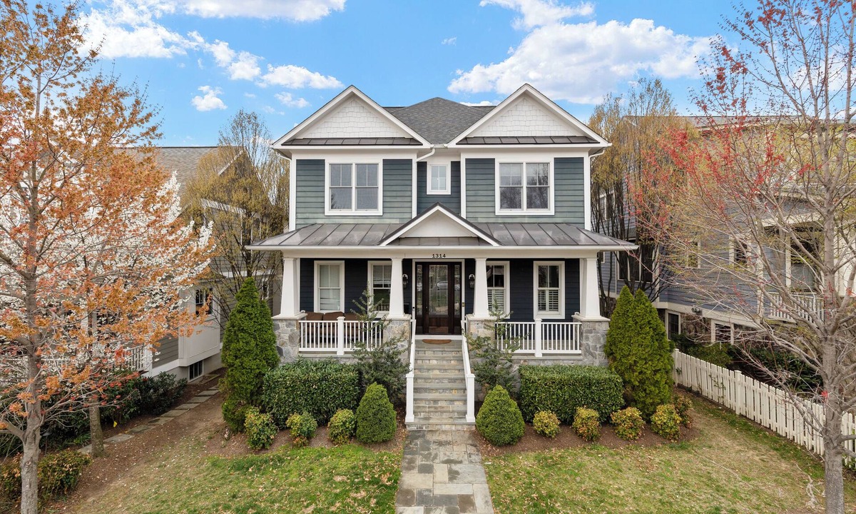 Arlington House | Luxury Clarendon House - w/8 Bedrooms, 6 Bathrooms