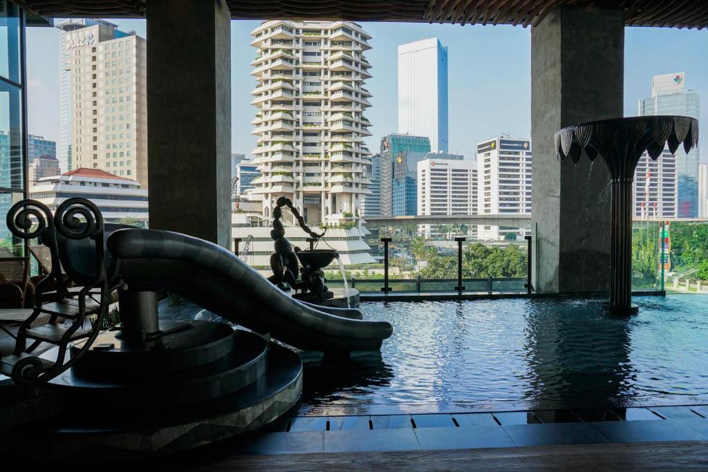 Bendungan Hilir Apartment | Luxury Classic 2BR Sudirman Suites Apartment By Travelio