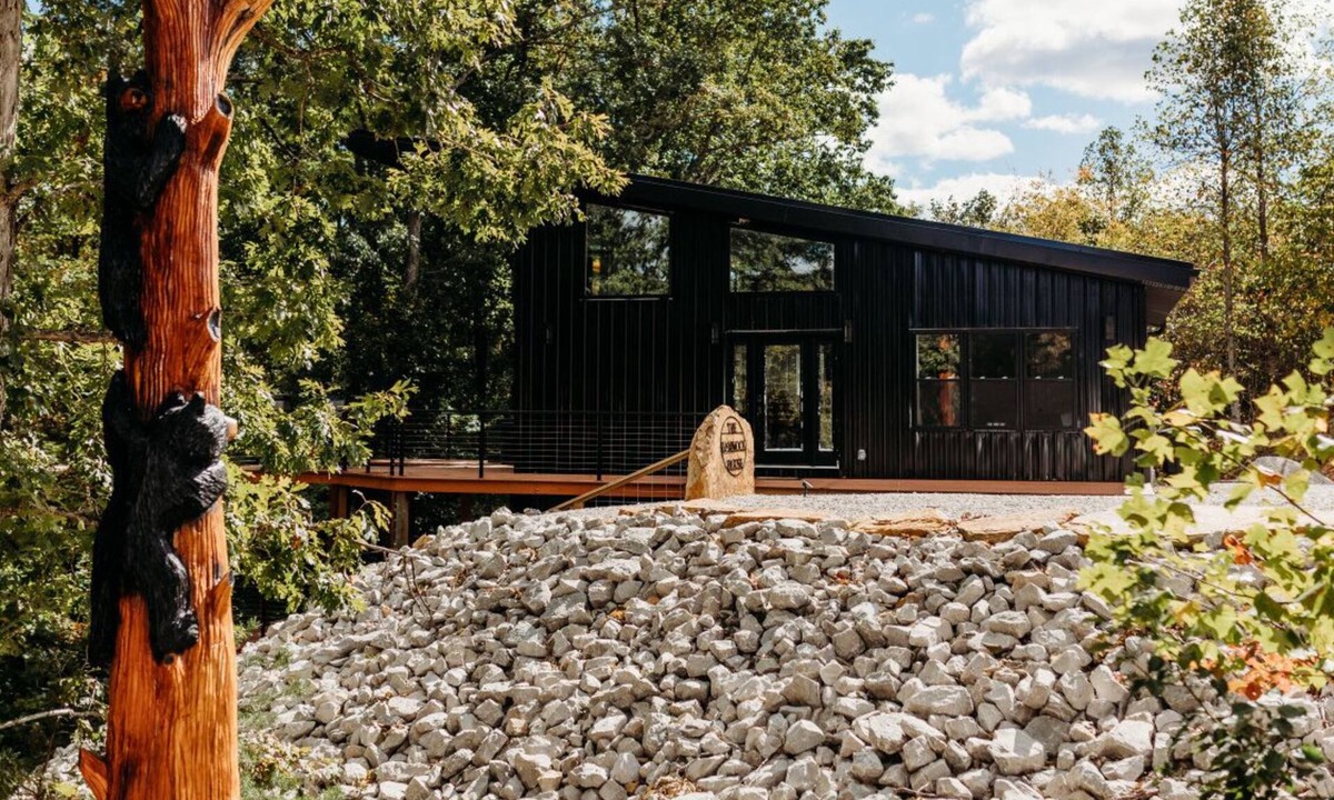 Wellington Cabin | Luxury Cliffside Hammock House