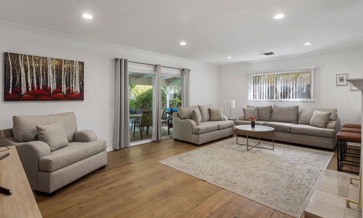 Warner Center House | Luxury, Completely Remodeled Home W/Pool - 4BR/3bath