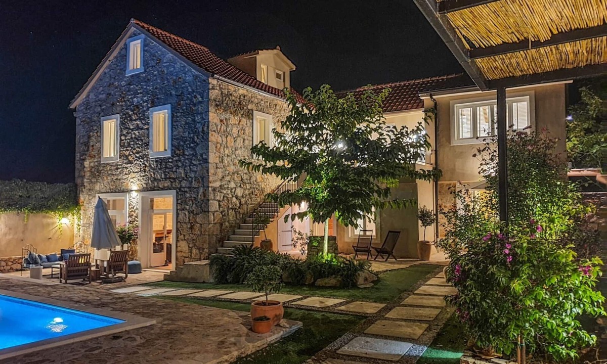 Vrisnik House | Luxury completely renovated stone house, swimming pool, 240m2 living space
