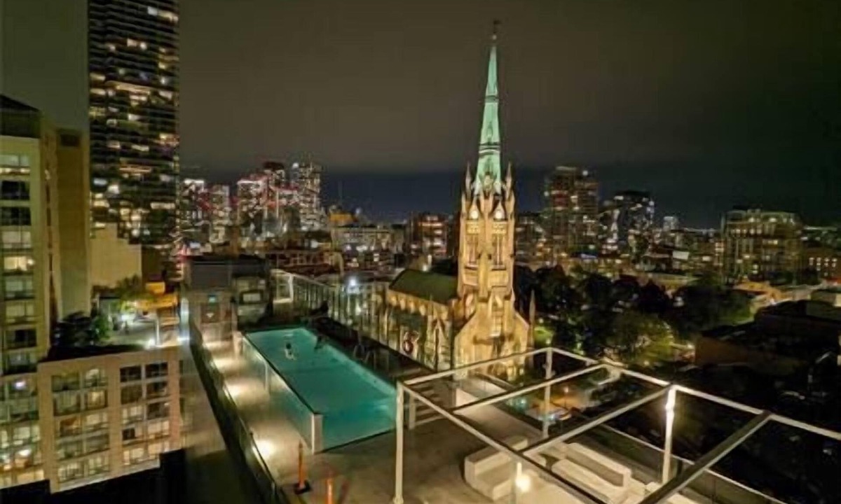 Old Town Condo | Luxury Condo Great Location + Gym + Pool + Sauna