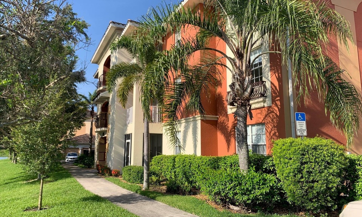Diplomat Condo | Luxury condo in Cape Coral