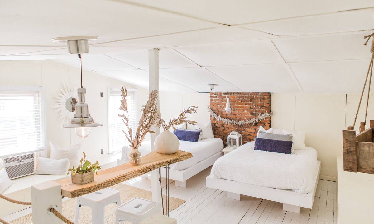 Mount Adams Condo | Luxury condo in vacation town of Mt Adams. Feels like your living in Europe!