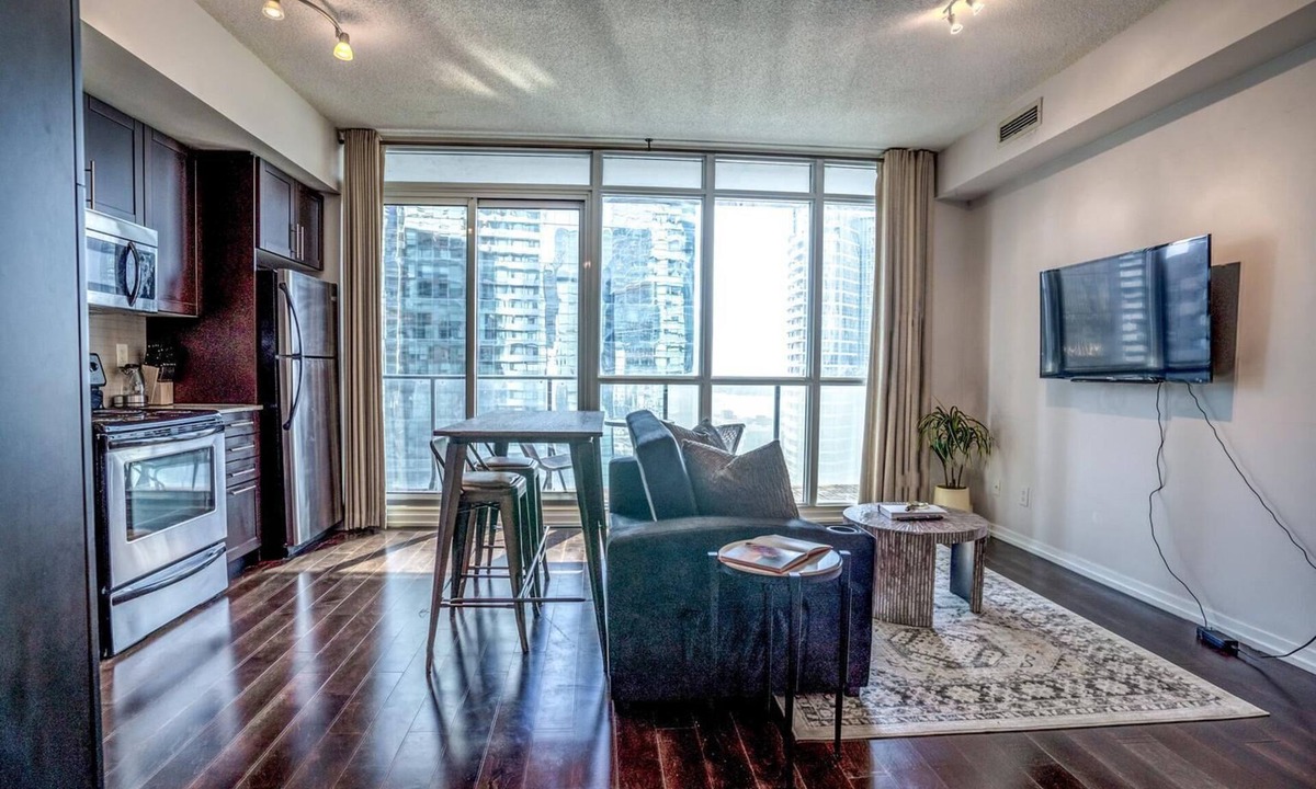 Toronto Entertainment District Apartment | Luxury Condo Living