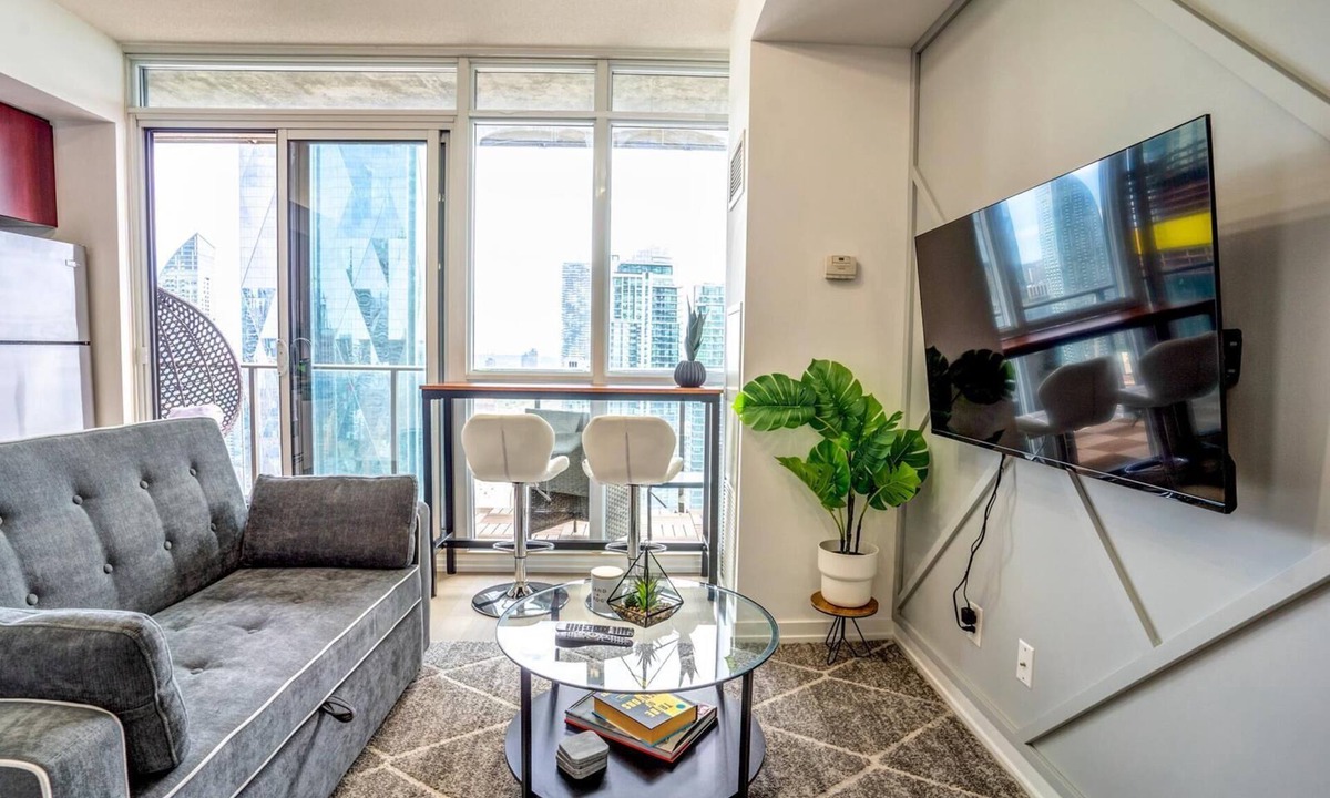 Toronto Entertainment District Apartment | Luxury Condo Living Downtown Toronto