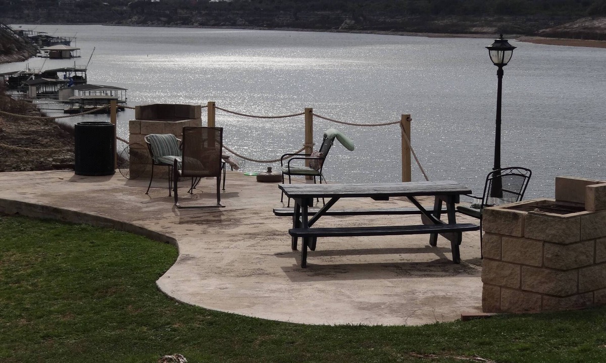 Highland Lake Estates Condo | Luxury Condo on Lake Travis with Scenic Views, 3 Pools, Hot Tub, Gym, Tennis, Sauna, Pickleball