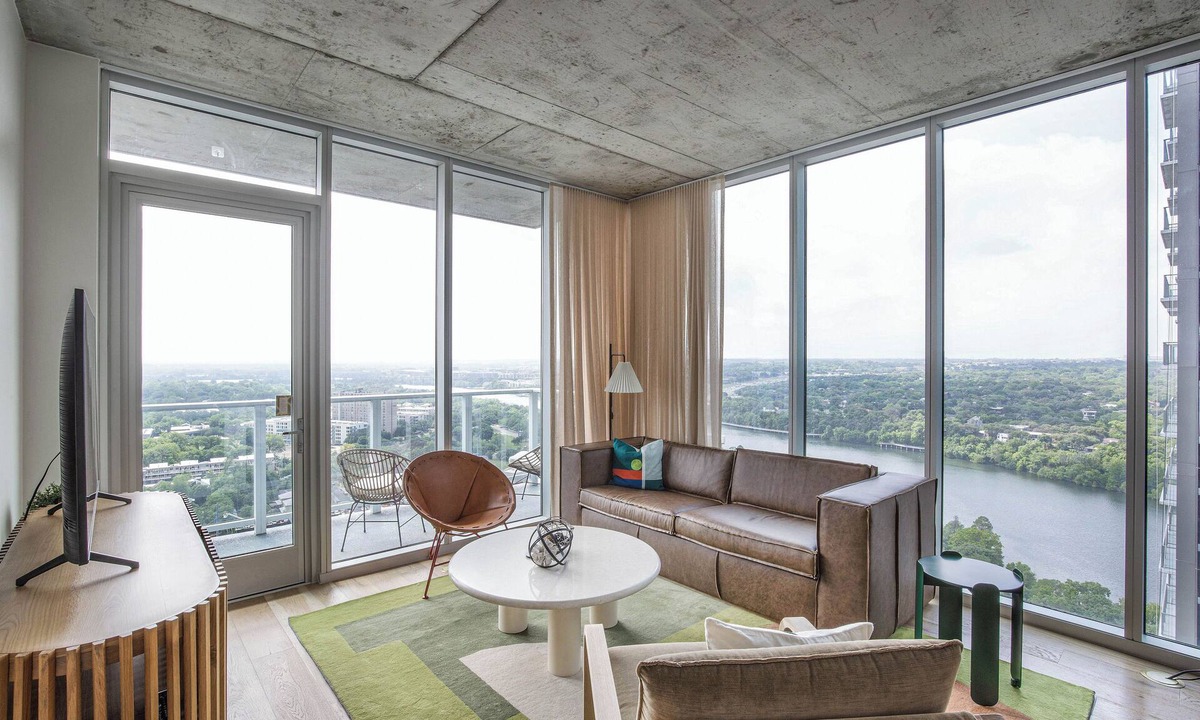 Downtown Austin Condo | Luxury Condo w/Lake View -Walk to Rainey & Lake, Pool, Gym, King Bed, Nespresso