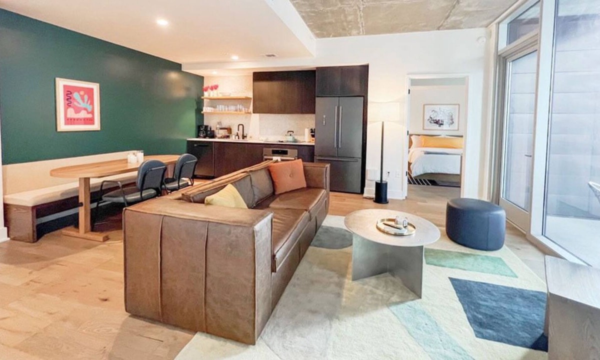Rainey Street Historic District Condo | Luxury condo w/Rooftop Swimming Pool, Private Balcony, Rainey St